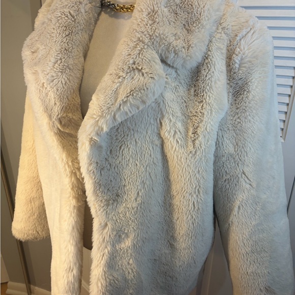 Eaves | Oversized Plush Cream Teddy Jacket - Women's Faux Fur Coat - Picture 2 of 16